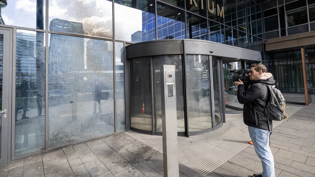 17-jarige opgepakt voor aanslag op kantoor Amsterdam-Zuid