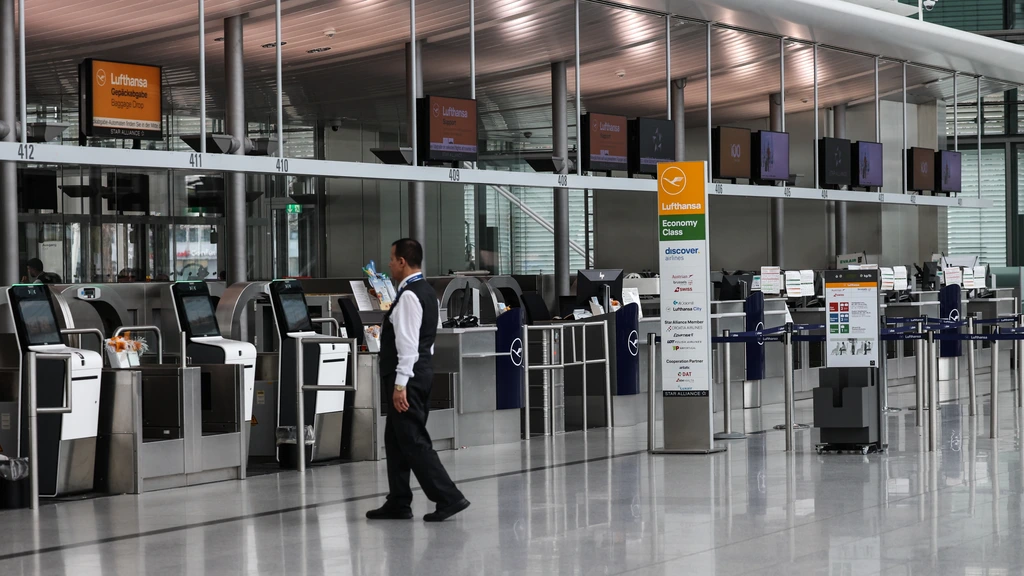 Staking Lufthansa opnieuw uitgebreid, stakingen gaan door tot vrijdag Staking Lufthansa opnieuw uitgebreid, stakingen gaan door tot vrijdag